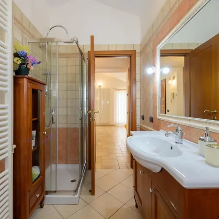 Casa Sulla Via Di Francesco Gubbio