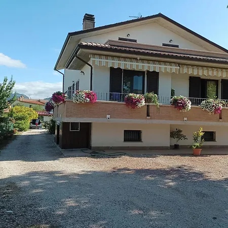 Casa Sulla Via Di Francesco شقة غوبيو